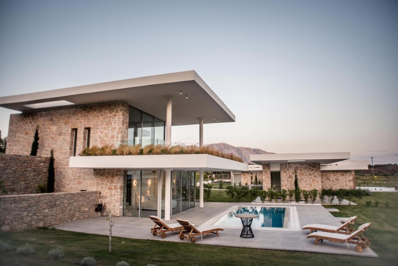 Varko Luxury Suites Palairos Ngoại thất bức ảnh