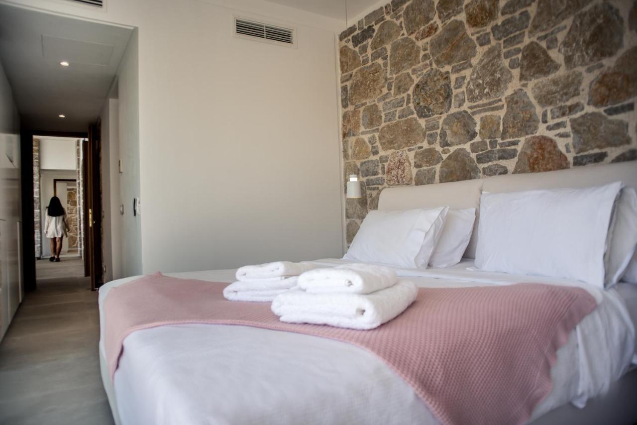 Varko Luxury Suites Palairos Ngoại thất bức ảnh