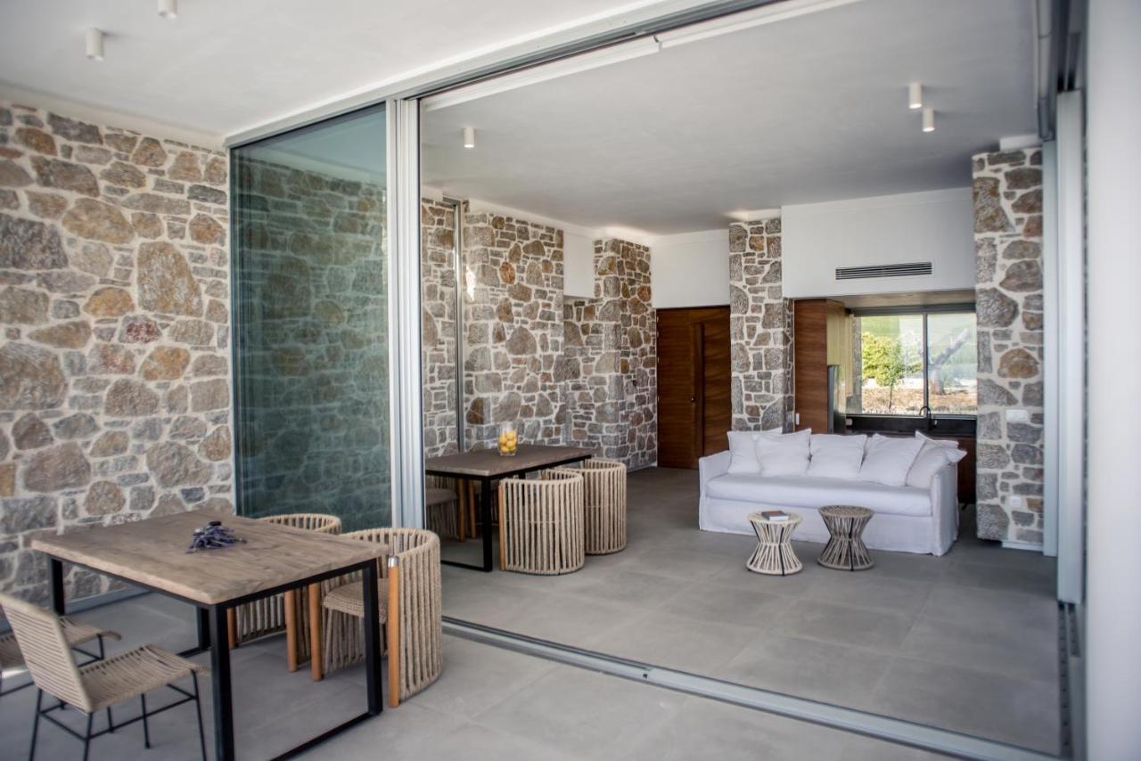 Varko Luxury Suites Palairos Ngoại thất bức ảnh